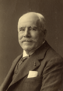 106285 Portret van mr.dr. W.H.J. Royaards, geboren 1857, lid van Gedeputeerde Staten van Utrecht (1911-1923), overleden ...